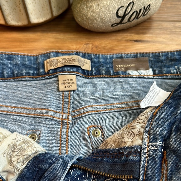 💖Vintage American Collection denim jean short with white floral design - Picture 3 of 6